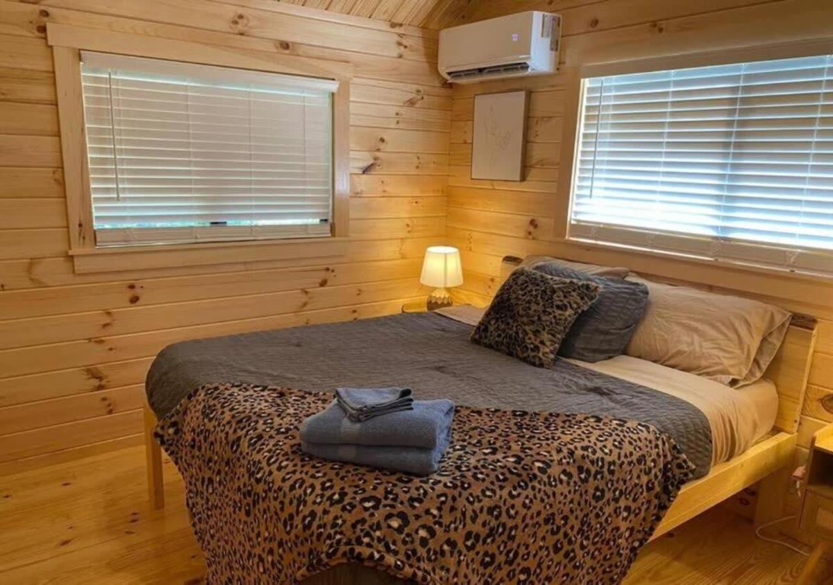 Serene 1Br Cabin Near Nc Z00 With Loft & Waterview Asheboro Kültér fotó