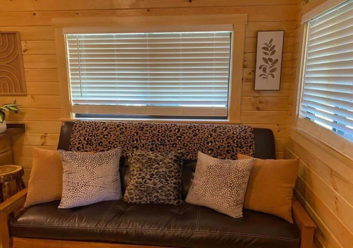 Serene 1Br Cabin Near Nc Z00 With Loft & Waterview Asheboro Kültér fotó